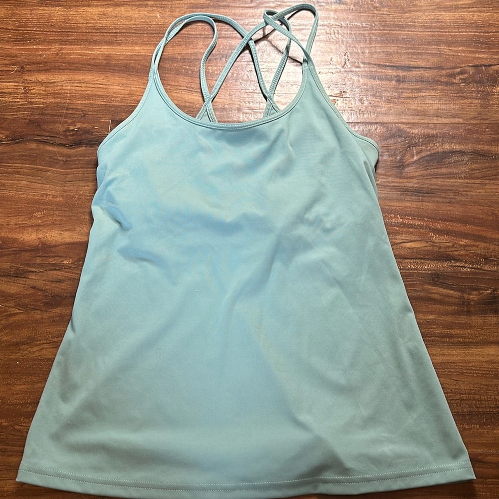 Old navy active go dry tank top (small)